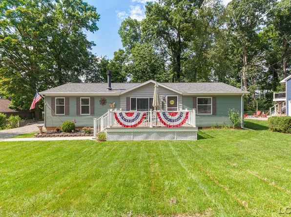 5533 Robinwood Ct, Manitou Beach, MI 49253