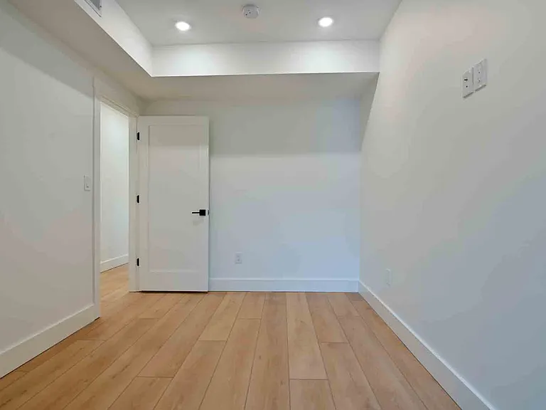 2641 4th St NE #2 — Photo 48