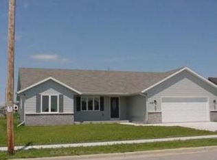 1524 Montclair Pl, Fort Atkinson, WI 53538