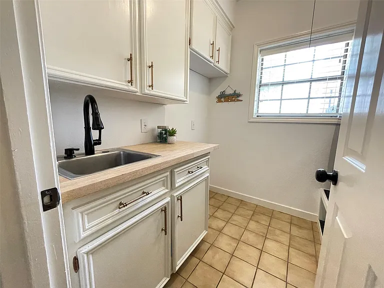 1715 Country Squire Dr — Photo 17