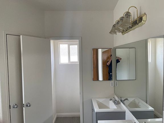 3rd image of 12238 Glenoaks Ln