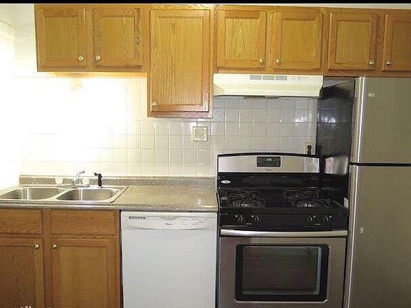 3rd image of 2226 E 70th St #1W