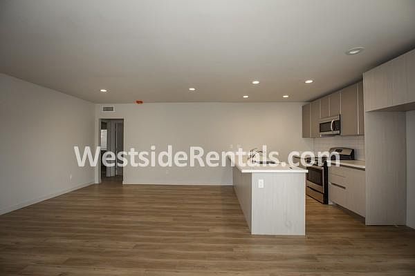 1st image of 3449 Keystone Ave APT 1