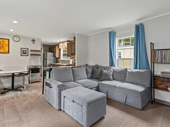 24 Primrose Lane, Brunswick, ME 04011