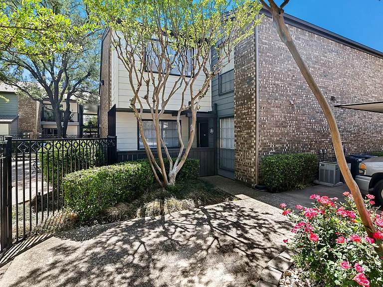 Davenport Apartments — Photo 35