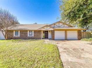 105 Crofton Ct, Benbrook, TX 76126