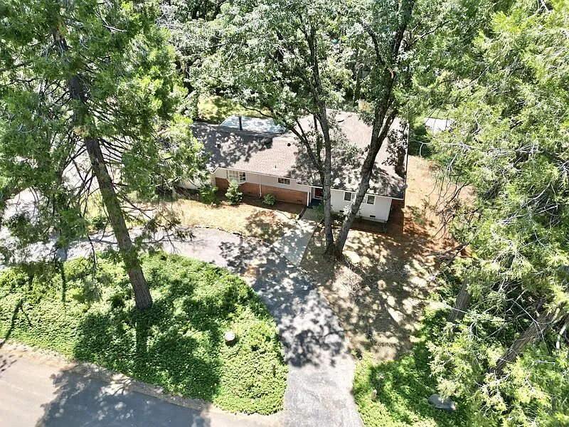 13483 Evergreen Dr photo 1