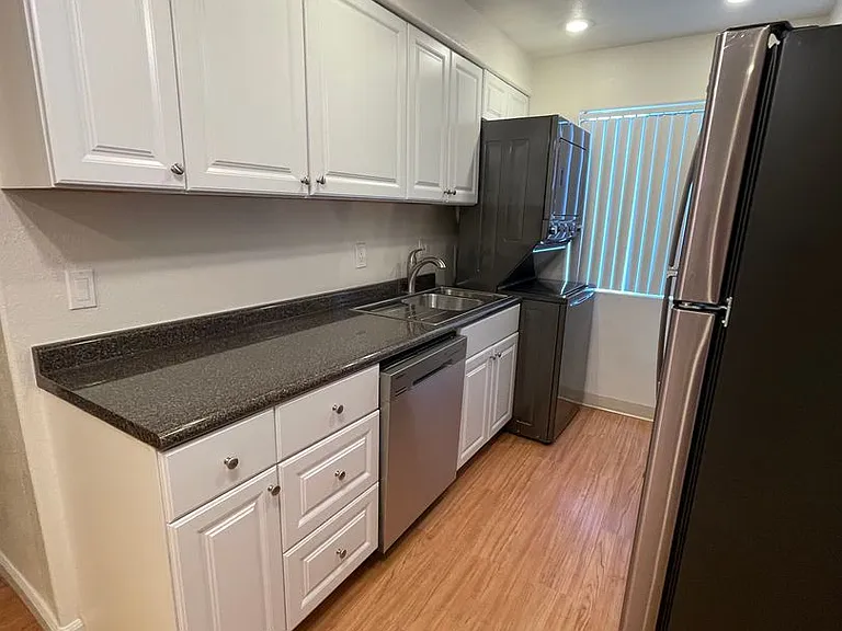 Canyon Club Apartments — Photo 29