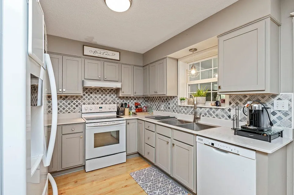 516 Stillwell Boulevard — Photo 3