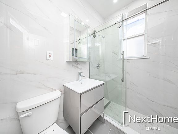 4th image of 2559 47th St #2R