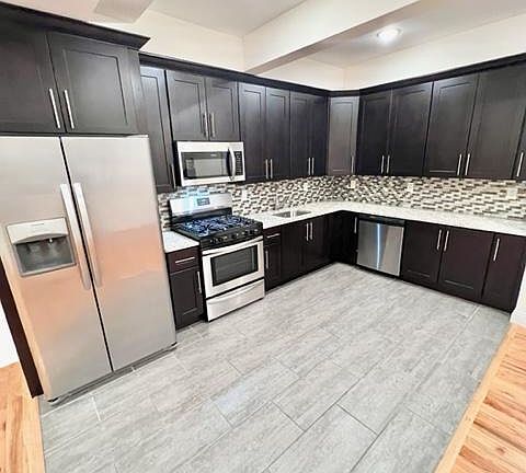 2nd image of 107 N Walnut St #206