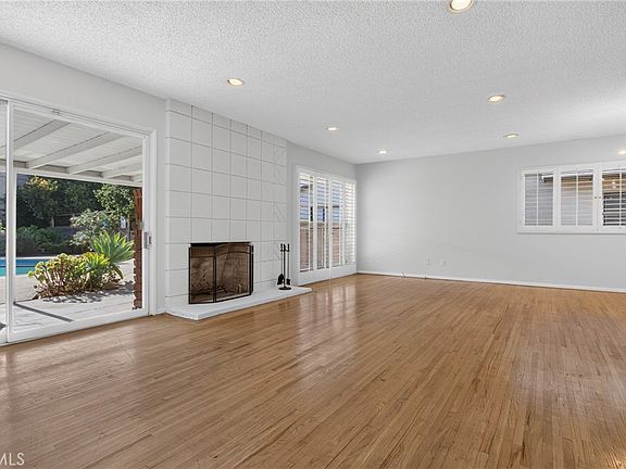 5th image of 7928 Owensmouth Ave