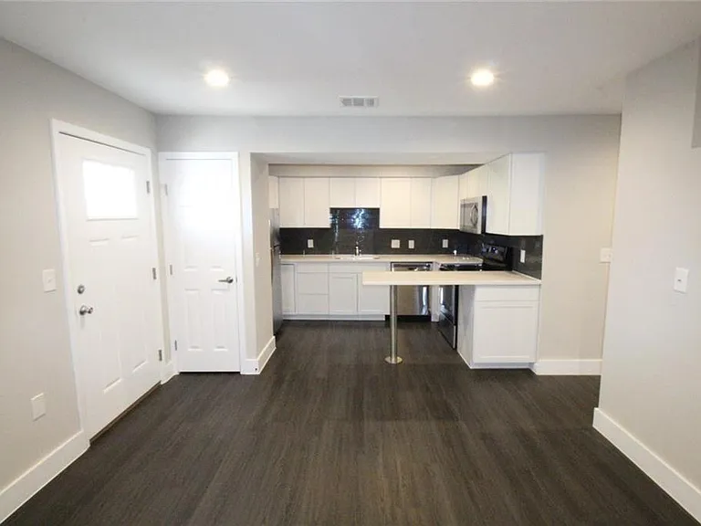 935 La Posada Dr #126 — Photo 8