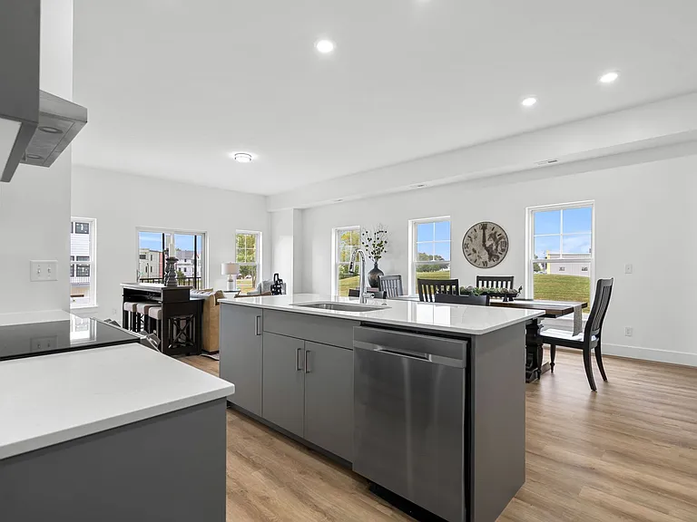 NorthWest TownHomes — Photo 12