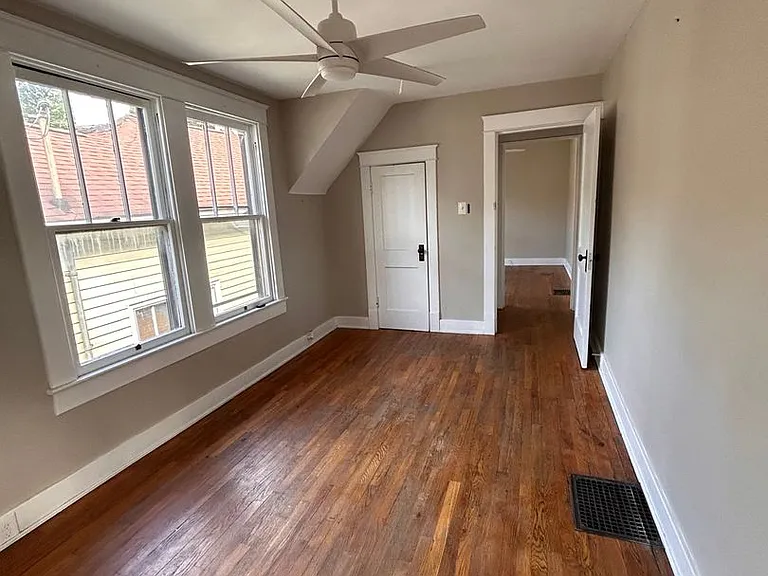 605 Gill Ave — Photo 3