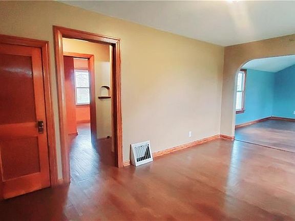 5th image of 315 N Main St