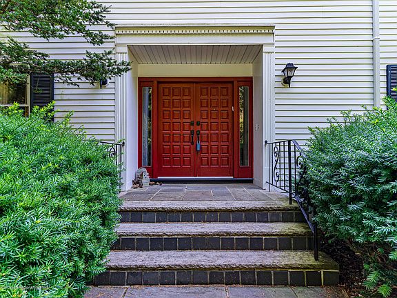 5th image of 517 Eagle Point Dr