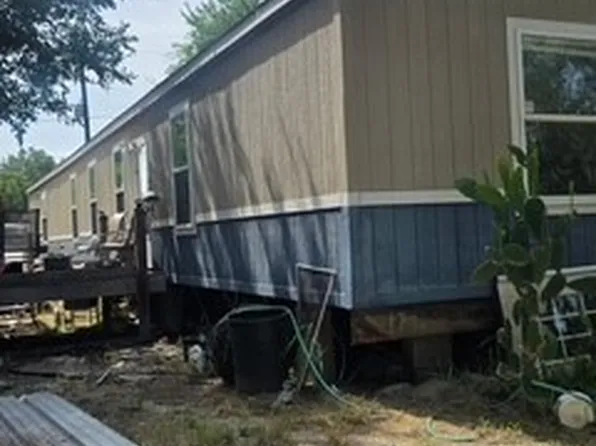410 2nd St, Refugio, TX 78377