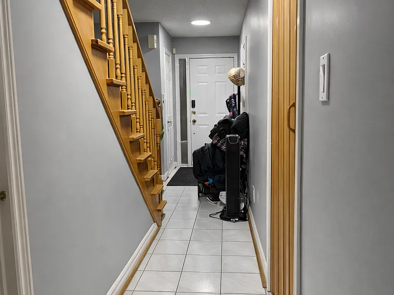 Gray Ave — Photo 9