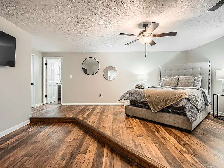 1040 Terramont Dr — Photo 4