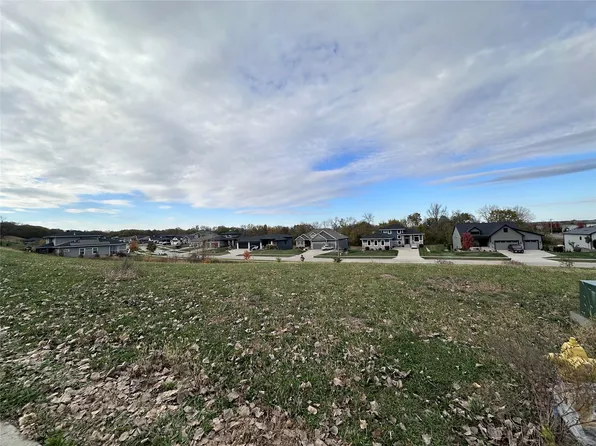 8090 NW 100th St, Johnston, IA 50131