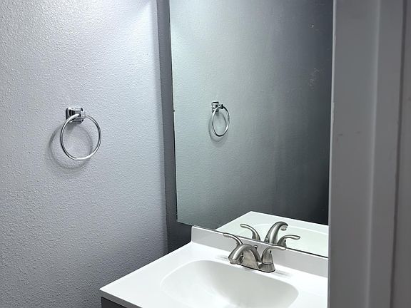 3rd image of 403 Hartline Dr #7