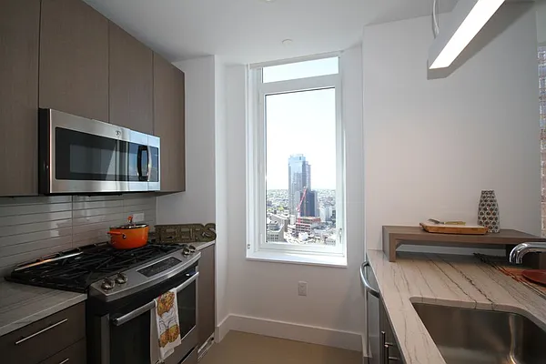 Rented by Red Apple Group | media 21