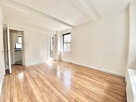 Rented by Bond New York | media 13