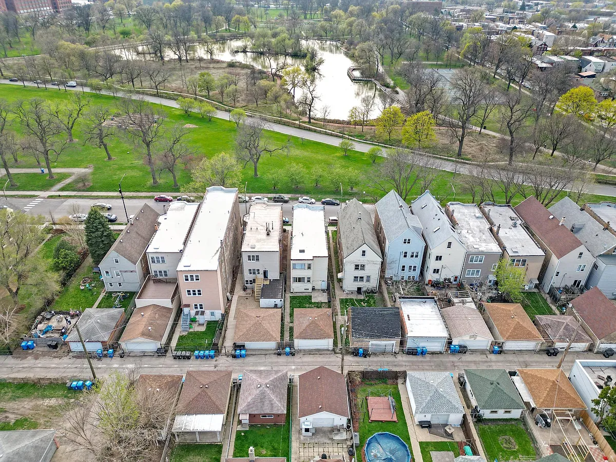 Building Photo - 3741 S Damen Ave #G