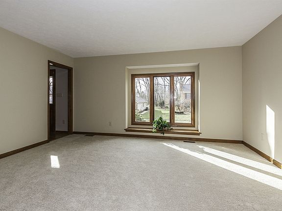 4th image of 9231 Behner Cir