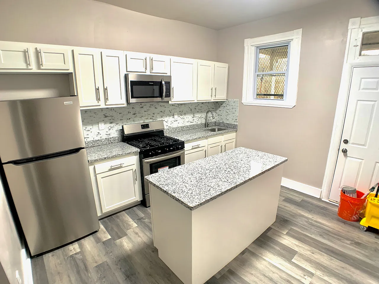 3 bed, 1400 sqft, $1,600 — Photo 1
