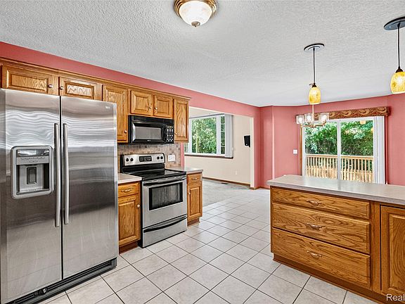 3rd image of 4268 Meadows Ave