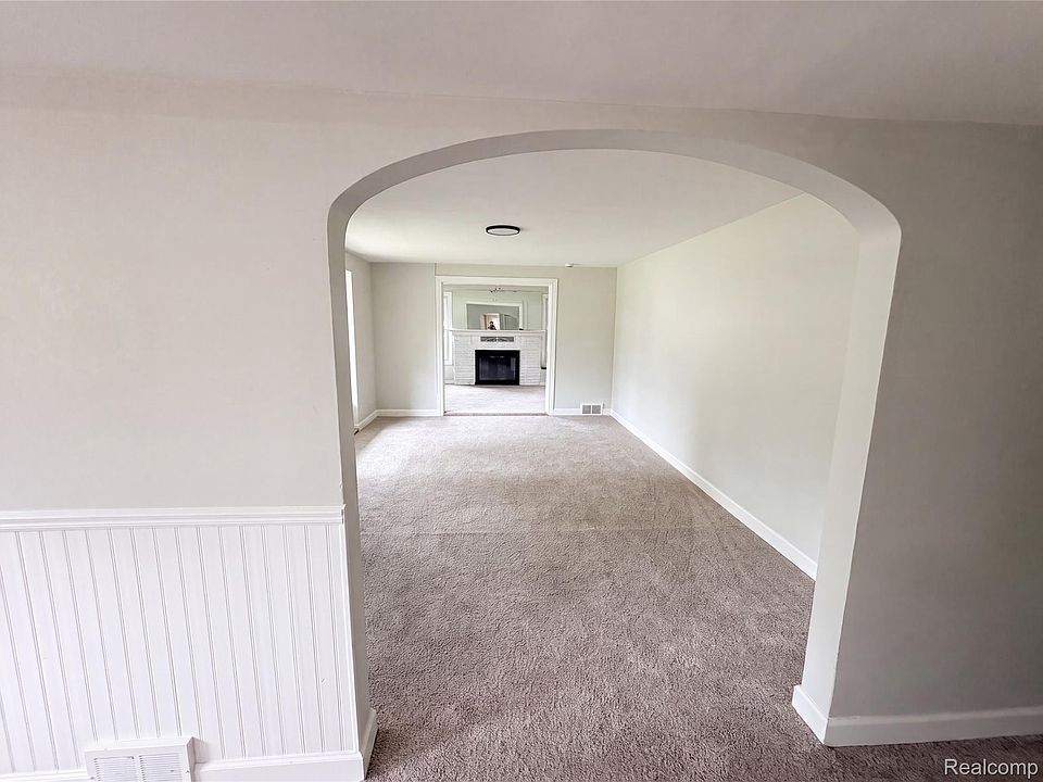 30406 Everett St, photo 3