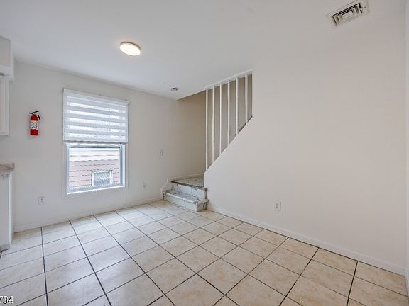 5th image of 235 Keen St