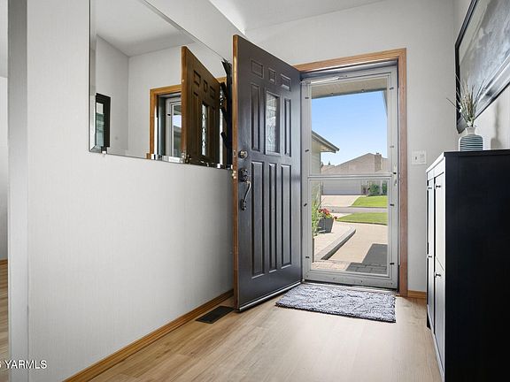 3rd image of 4305 Garden Park Way