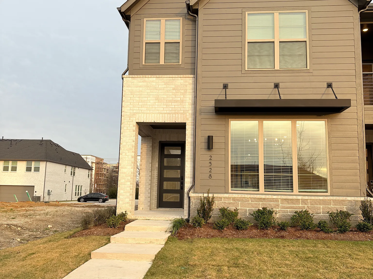 2528 Brunswick Way — Photo 3