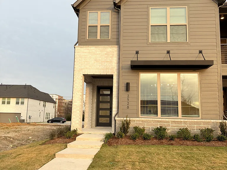 2528 Brunswick Way — Photo 3