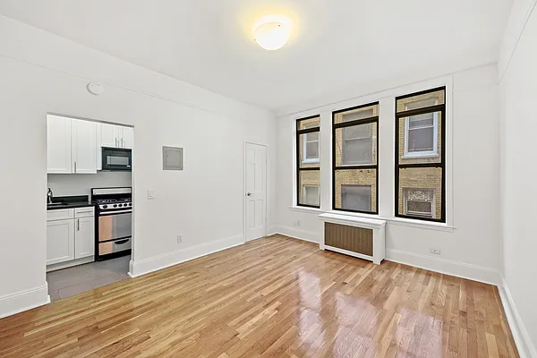 Rented by Cooper & Cooper Real Estate | media 7