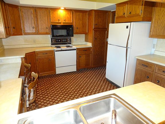 4th image of 328 N Woodland Dr