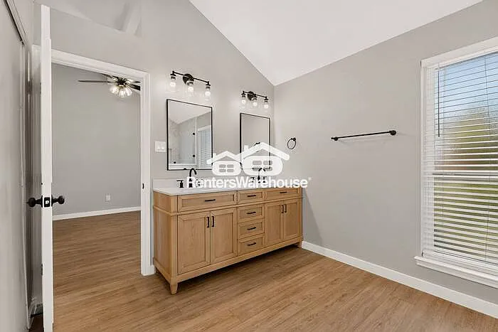 8008 Cornell Dr — Photo 24