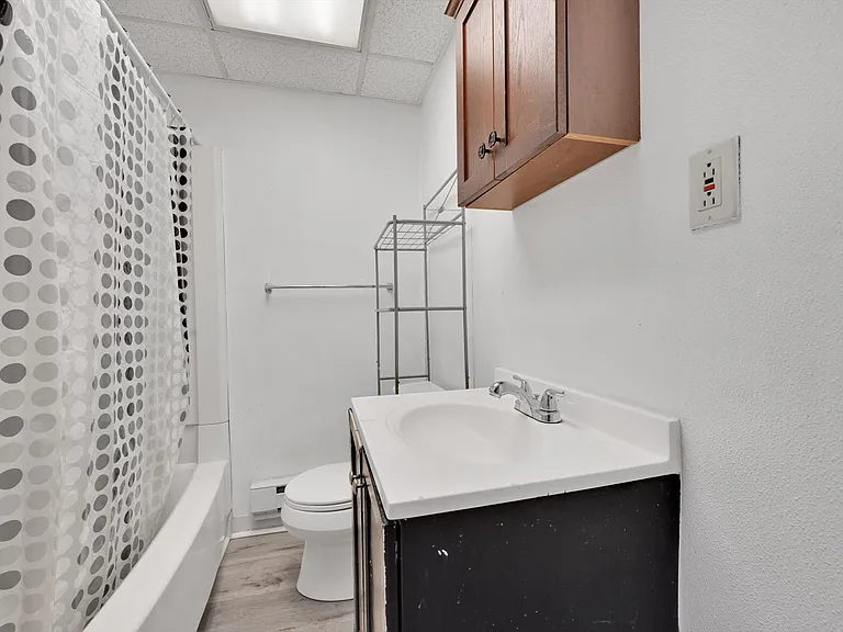 1323 W Norwegian St — Photo 5