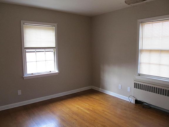 4th image of 1504 Charles Dr