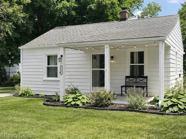 18592 Filmore St, Livonia, MI 48152