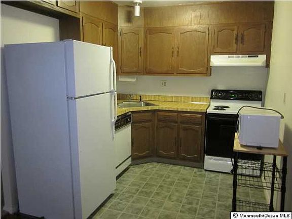 5th image of 77 Cambridge Circle #C