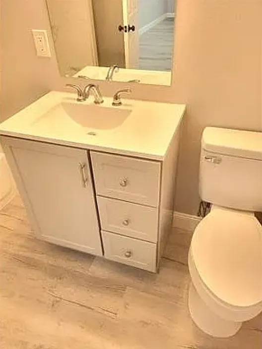 Spacious newly renovated 3 bed 1 bath home for rent. — Photo 4