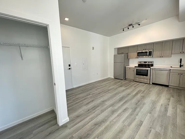 725 W Pratt St. — Photo 67