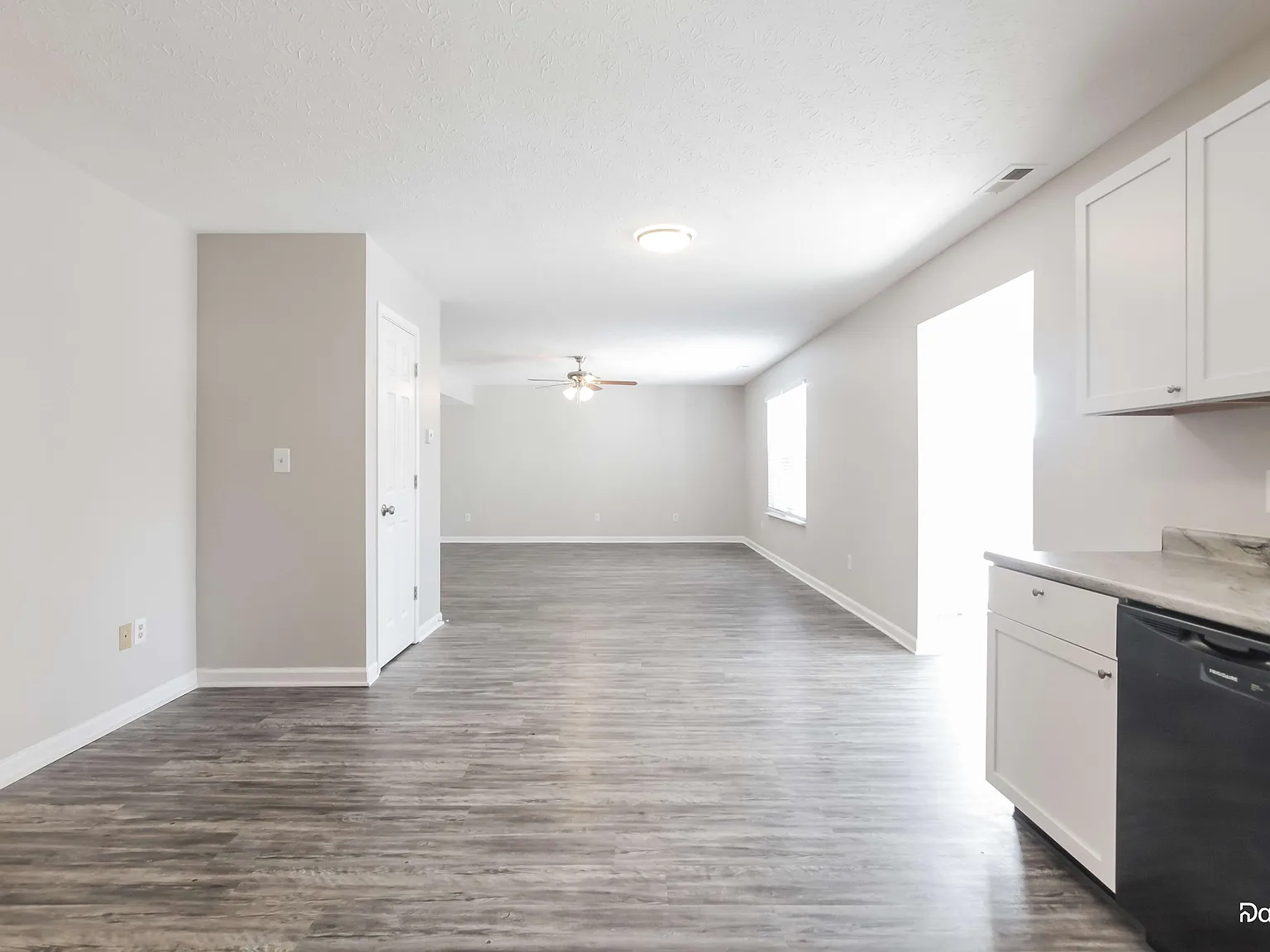 4 bed, 2.5 bath, 2388 sqft, $2,310 — Photo 3