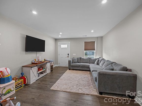 3rd image of 154 Stella Ln #B
