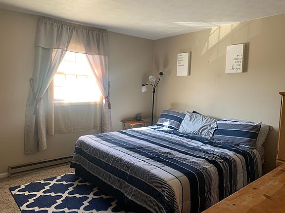 2nd image of 425 Railroad St #425