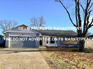 9209 Hayes Dr, Overland Park, KS 66212